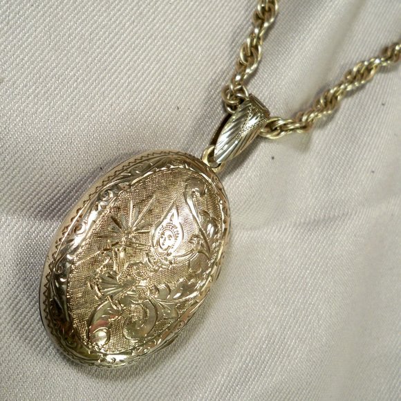 Vintage SILVER PICTURE Locket Rope Chain Hand Crafted NECKLACE